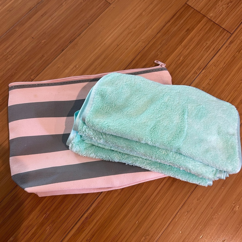 Striped Pink and Gray Pouch with Mint Green Towels